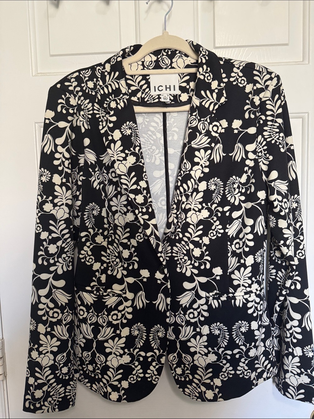 ICHI Black Floral-Print Blazer